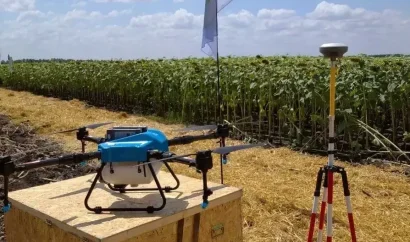 асортимент агродронів, агродрон,дрони, дрон обприскувач , MC A22, MC 30 pro , TopXGun FP300, DJI AGRAS T10,DJI AGRAS T16, DJI AGRAS T30, DJI AGRAS T40, DJI AGRAS T50 , DJI AGRAS T20 , agri spray drone , дрон у полі, поле ,